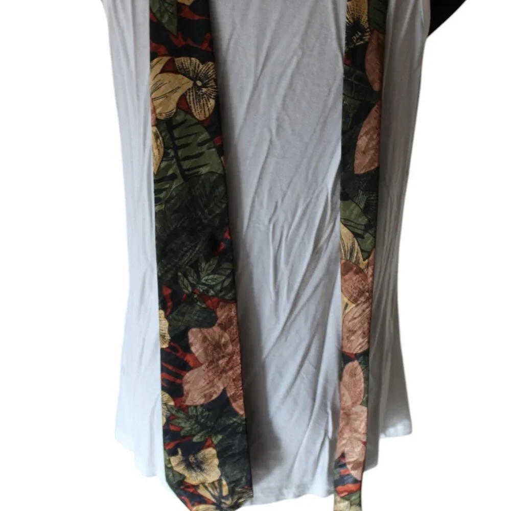 TIE SALE! K.M. MILANO HAND MADE TIE RICH COLOR FLORALS, SILK EUC